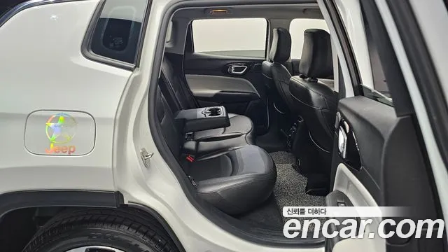 Jeep Compass — Фото автомобиля 11