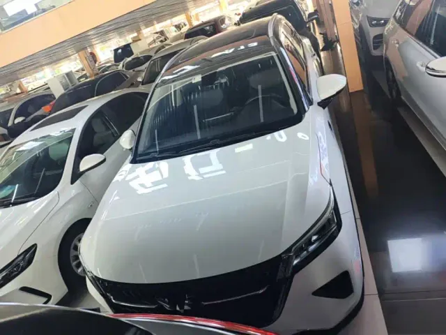 Wuling Asta — Фото автомобиля 2