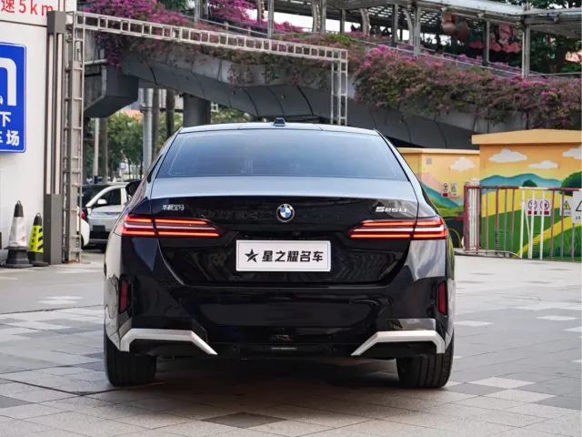 BMW 5 Series — Фото автомобиля 6
