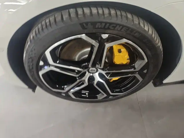 Xiaomi SU7 — Фото автомобиля 22