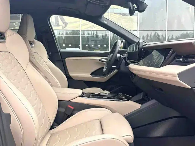 Audi Q6L e-tron — Фото автомобиля 8