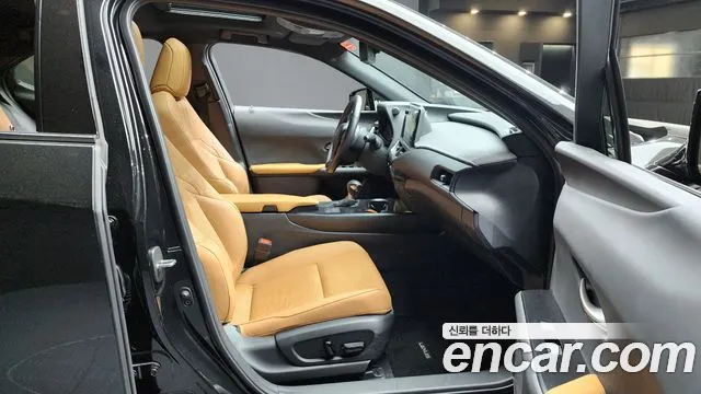 Lexus UX — Фото автомобиля 10