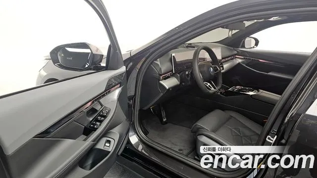 BMW i5 — Фото автомобиля 10