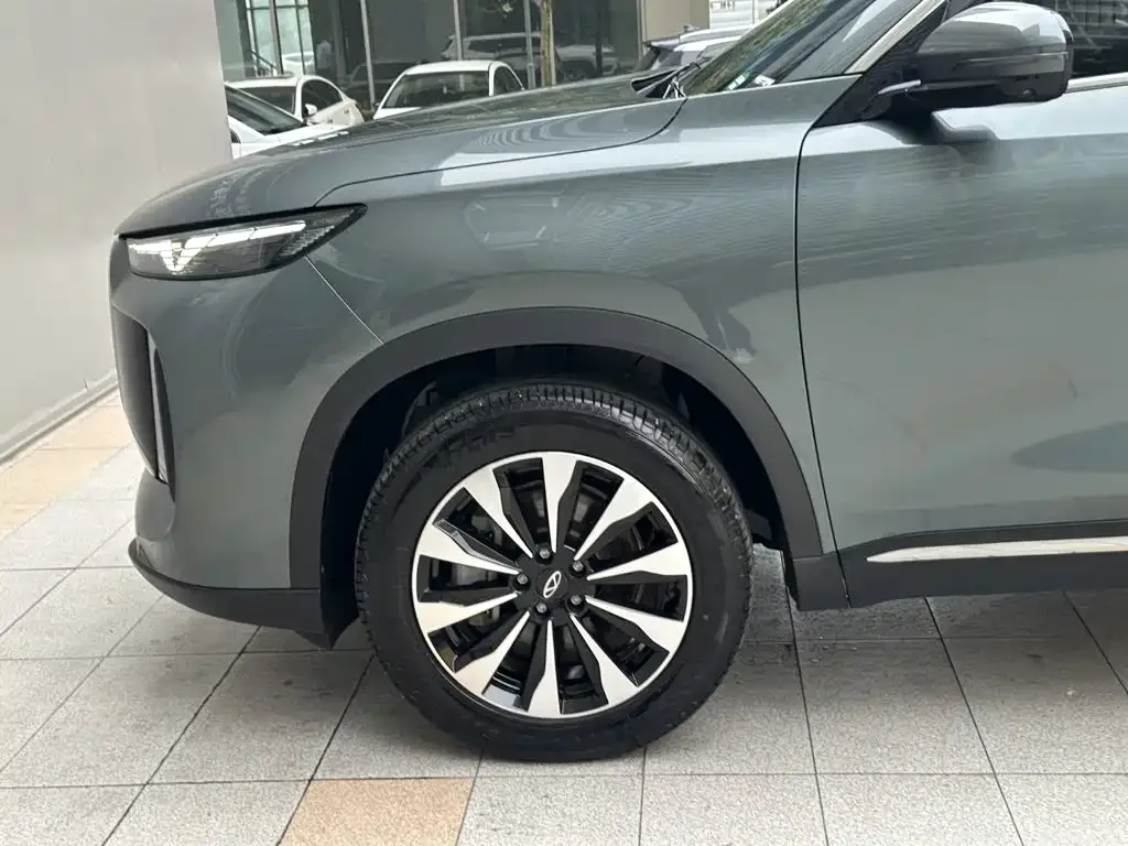 Chery Tiggo 8 PLUS 2025 Model 290TGDI DCT Luxury 7-Seater — Фото автомобиля 5