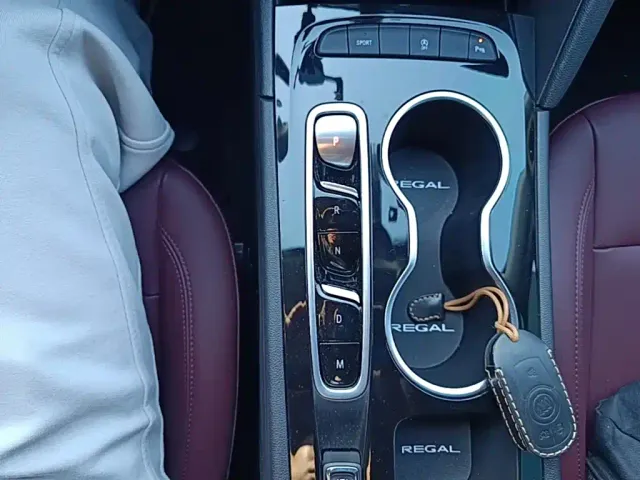 Buick Regal — Фото автомобиля 13