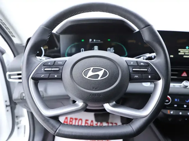 Hyundai Elantra — Фото автомобиля 10