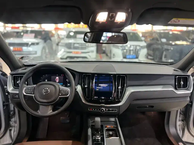 Volvo XC60 — Фото автомобиля 7