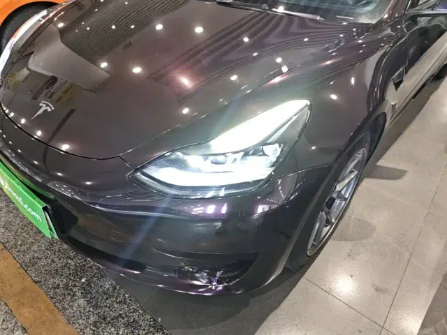Tesla Model 3 — Фото автомобиля 23