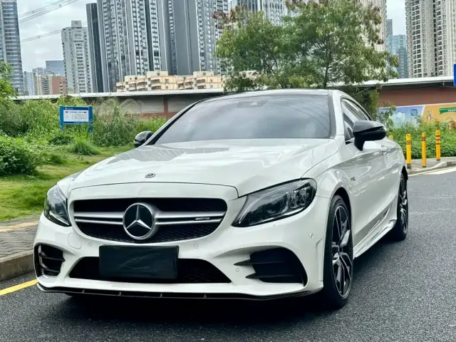Фотография автомобиля — Mercedes-Benz C-Class AMG