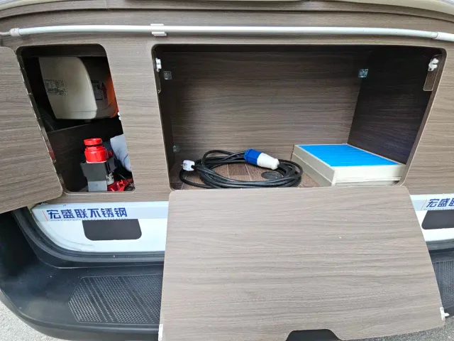 Maxus SAIC Maxus MAXUS V90 RV — Фото автомобиля 18
