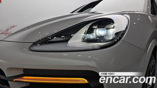 Porsche Cayenne — Фото автомобиля 16