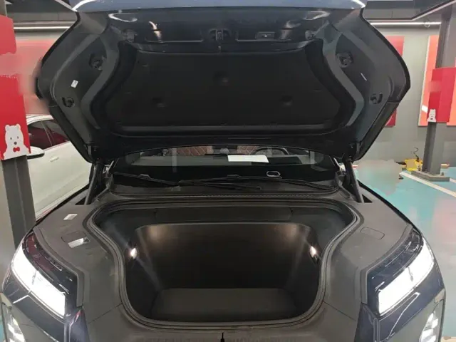 Nio ES8 — Фото автомобиля 19