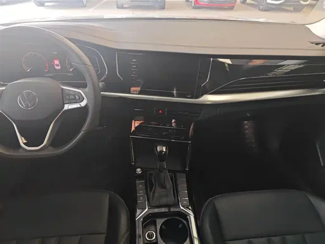 Volkswagen Passat — Фото автомобиля 12