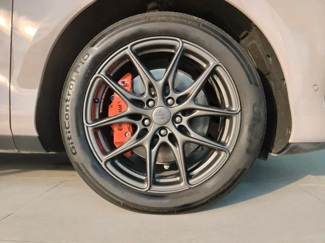 IM Motors LS6 — Фото автомобиля 16