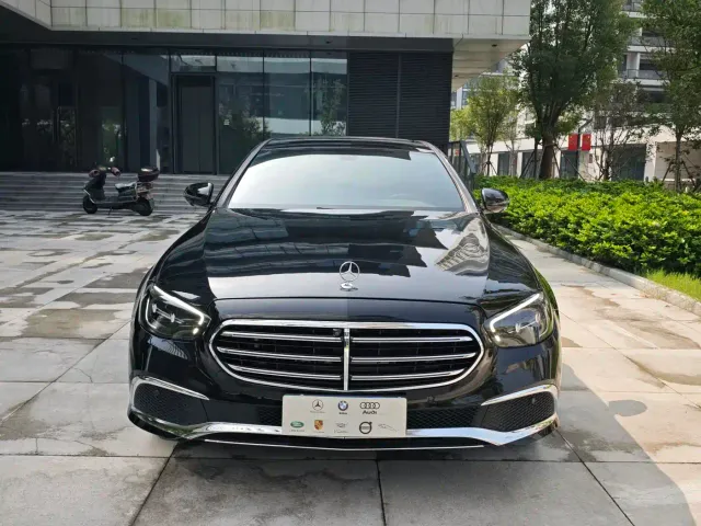 Mercedes-Benz E-Class — Фото автомобиля 2