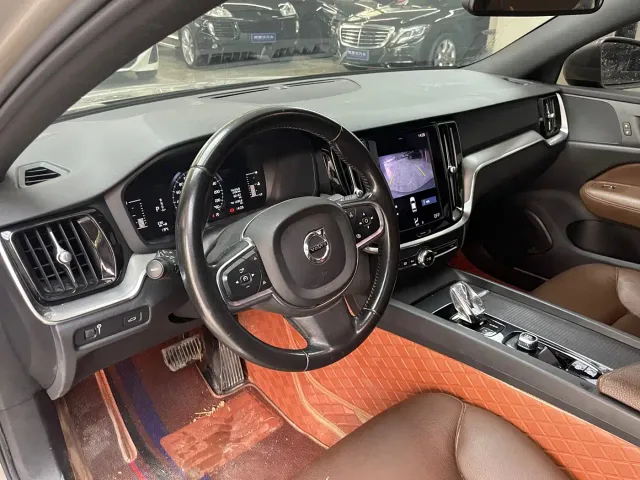 Volvo S60 — Фото автомобиля 10