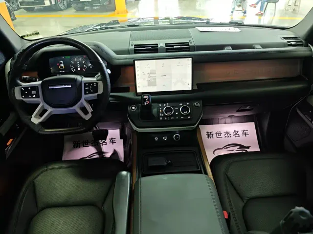 Land Rover Land Rover Defender 2023 Model 110 3.0T P400 Dark Special Edition — Фото автомобиля 7