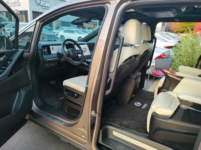 GAC Trumpchi E9 — Фото автомобиля 14
