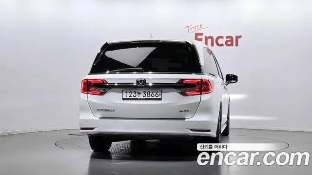 Honda Odyssey — Фото автомобиля 4