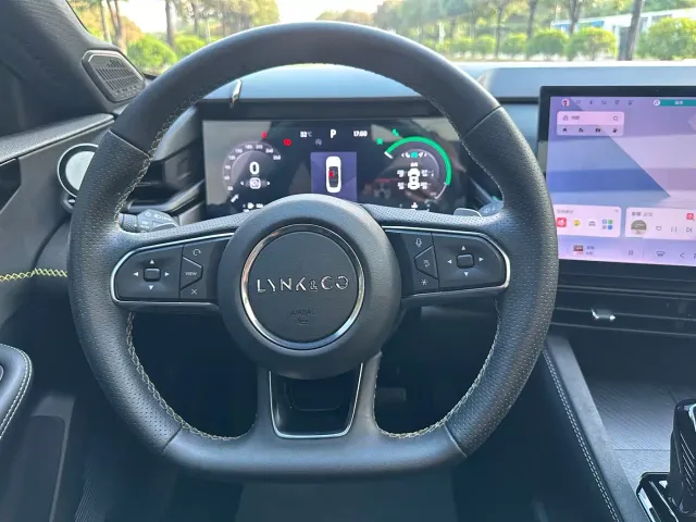 Lynk & Co 03 — Фото автомобиля 18
