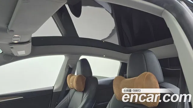 Tesla Model Y — Фото автомобиля 23