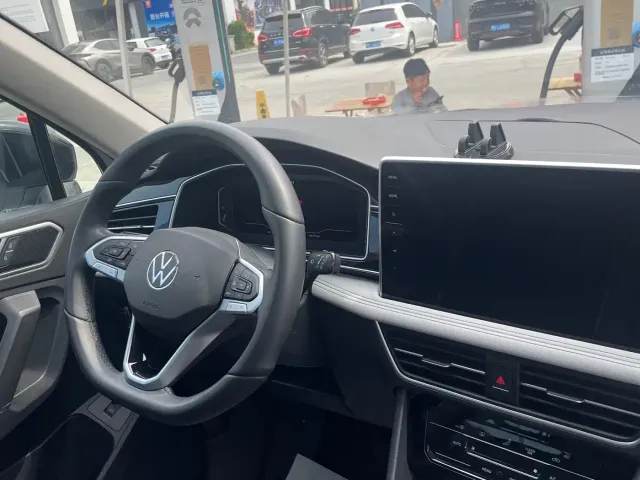 Volkswagen Tiguan L — Фото автомобиля 7