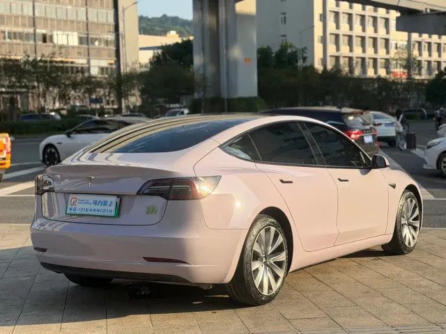 Tesla Model 3 — Фото автомобиля 4