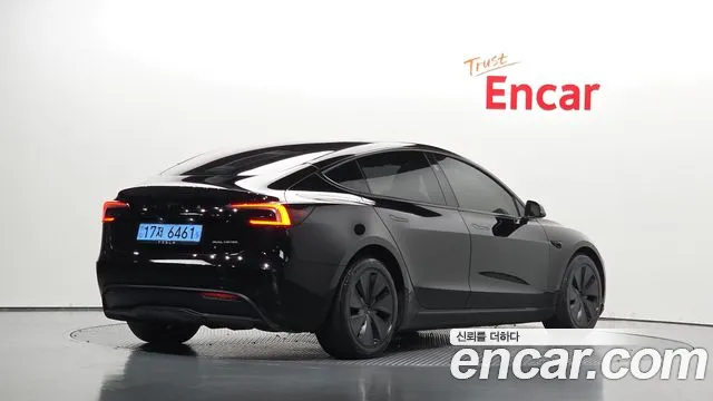 Tesla Model 3 — Фото автомобиля 2