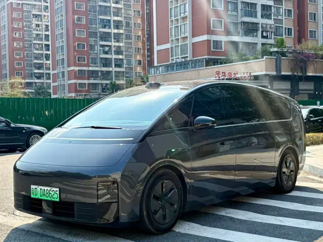 Фотография автомобиля — Li Auto MEGA