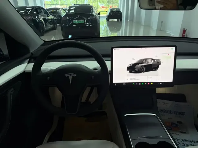 Tesla Model Y — Фото автомобиля 7