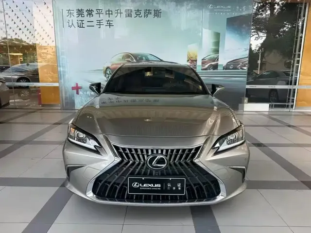 Lexus ES — Фото автомобиля 2