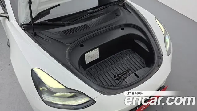 Tesla Model 3 — Фото автомобиля 6