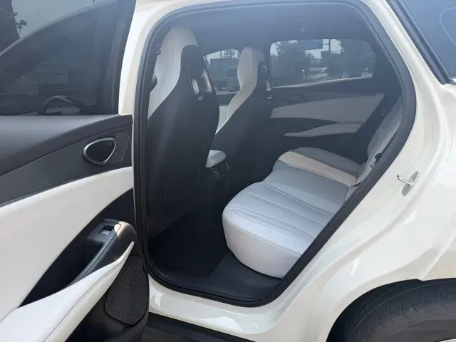 BYD Seal 06 — Фото автомобиля 11
