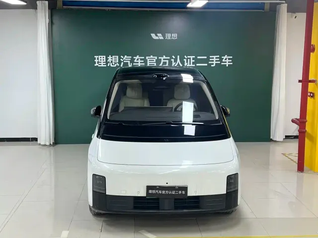 Li Auto MEGA — Фото автомобиля 3