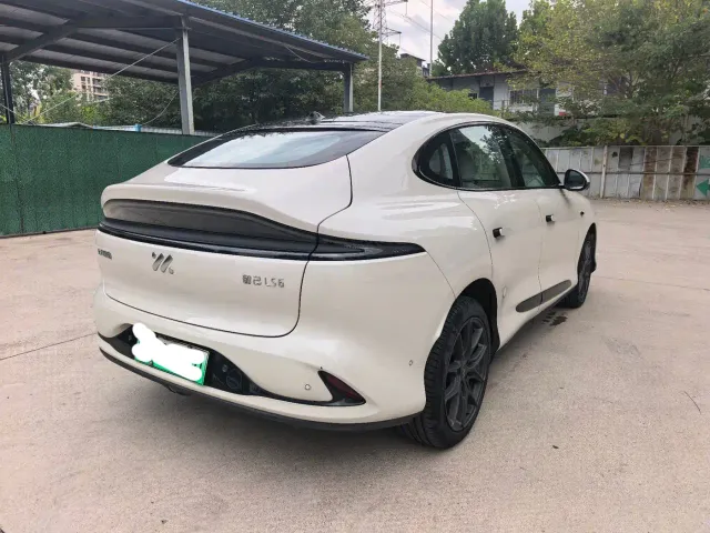 IM Motors LS6 — Фото автомобиля 9