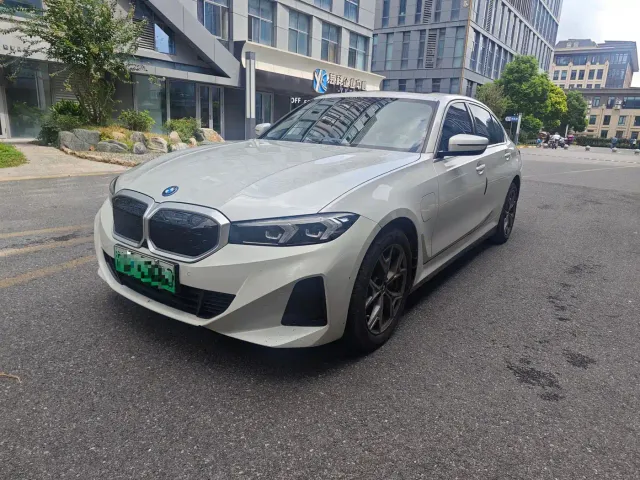 Фотография автомобиля — BMW i3