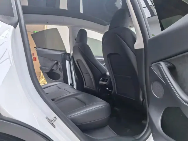 Tesla Model Y — Фото автомобиля 9