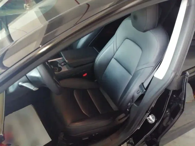 Tesla Model 3 — Фото автомобиля 14