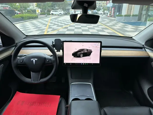 Tesla Model Y — Фото автомобиля 7