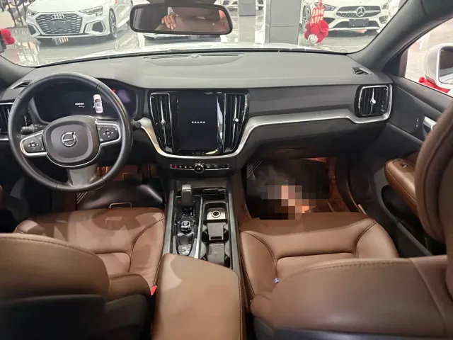 Volvo S60 — Фото автомобиля 5
