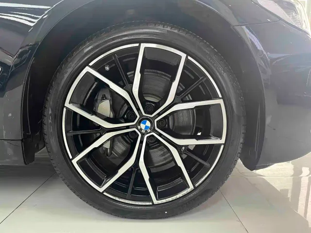 BMW 5 Series — Фото автомобиля 17