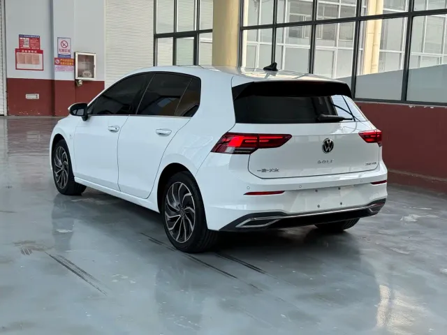 Volkswagen Golf — Фото автомобиля 16
