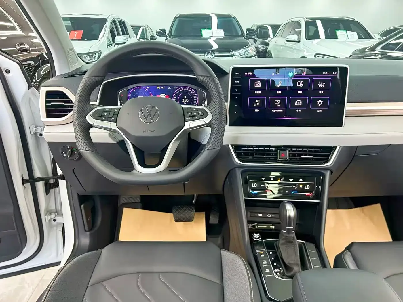 Volkswagen Tharu 2024 300TSI 2WD Full Moon Edition — Фото автомобиля 16