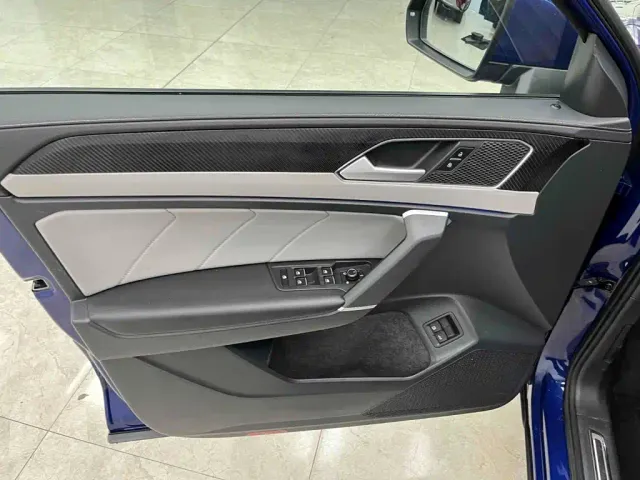 Volkswagen Tayron GTE Plug-in Hybrid — Фото автомобиля 16