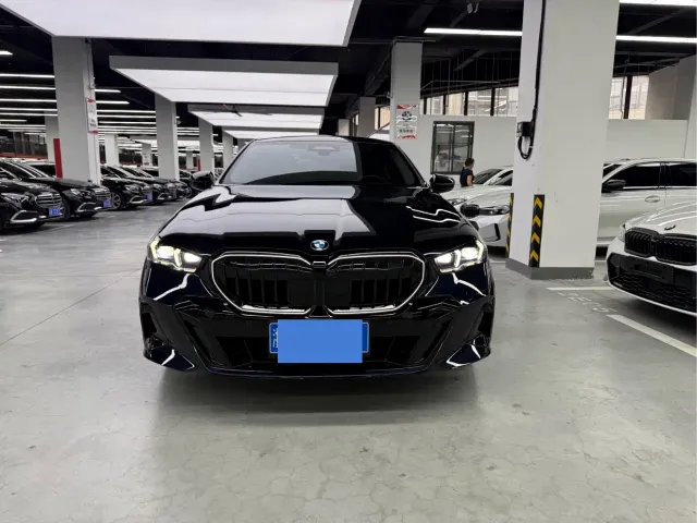 BMW 5 Series — Фото автомобиля 2