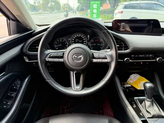 Mazda Axela — Фото автомобиля 14