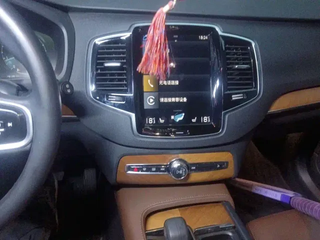 Volvo XC90 — Фото автомобиля 14
