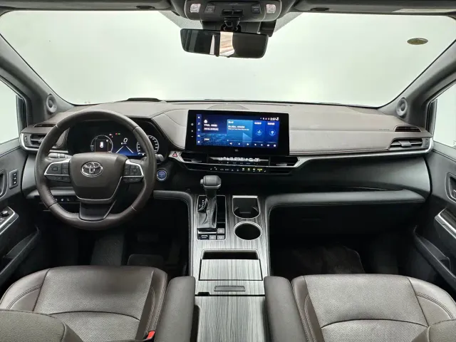 Toyota Sienna — Фото автомобиля 9