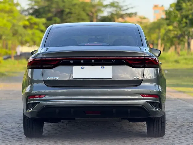 Geely Emgrand — Фото автомобиля 8