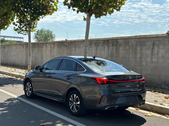 Changan Eado — Фото автомобиля 6